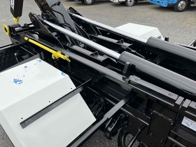 MITSUBISHI FUSOU FIGHTER 2006 Image 31