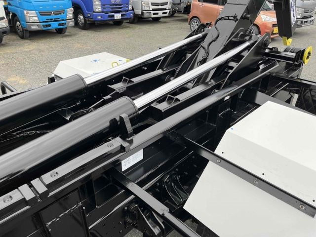 MITSUBISHI FUSOU FIGHTER 2006 Image 31