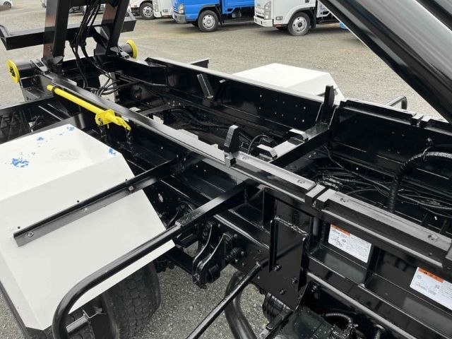 MITSUBISHI FUSOU FIGHTER 2006 Image 31