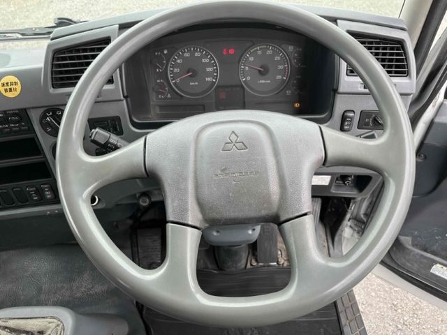 MITSUBISHI FUSOU FIGHTER 2006 Image 31