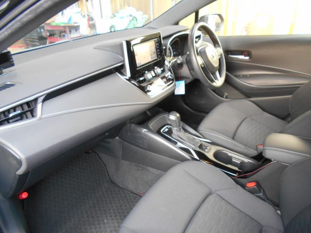 TOYOTA COROLLA SPORT HYBRID 2018 Image 31