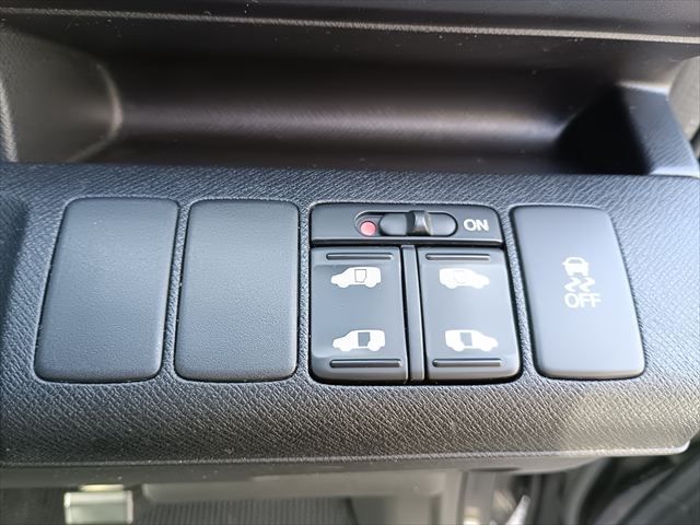 HONDA STEPWAGON SPADA 2010 Image 31