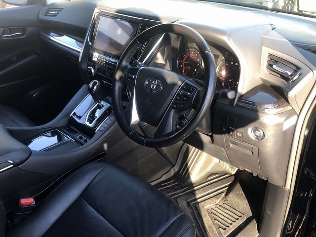TOYOTA VELLFIRE 2018 Image 31