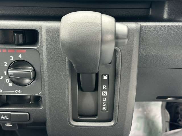 DAIHATSU HIJET DECKVAN 2024 Image 31