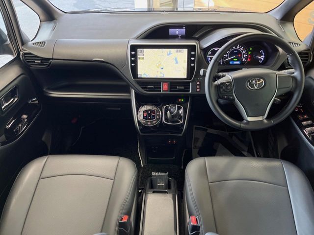 TOYOTA VOXY HYBRID 2018 Image 31