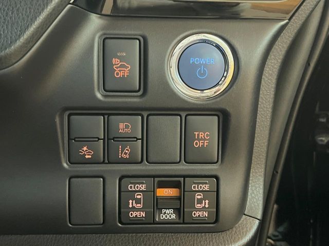 TOYOTA VOXY HYBRID 2018 Image 31