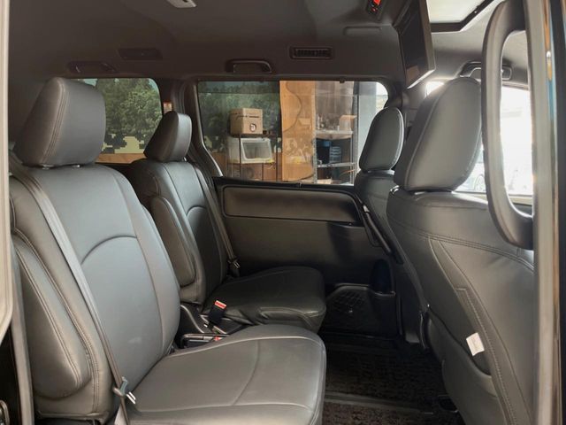 TOYOTA VOXY HYBRID 2018 Image 31