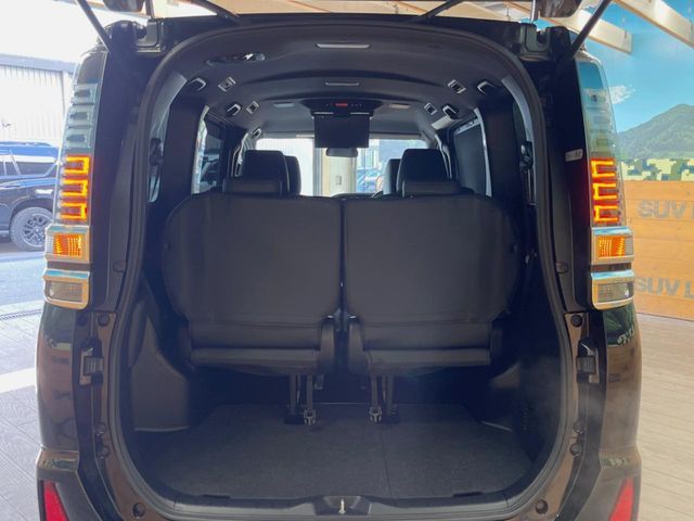 TOYOTA VOXY HYBRID 2018 Image 31