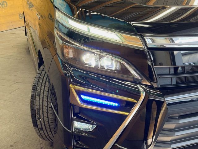 TOYOTA VOXY HYBRID 2018 Image 31