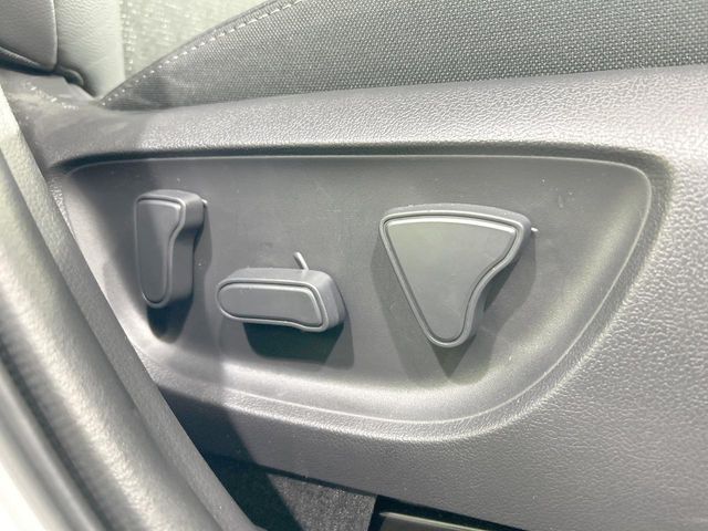 TOYOTA YARIS CROSS HYBRID 2025 Image 31