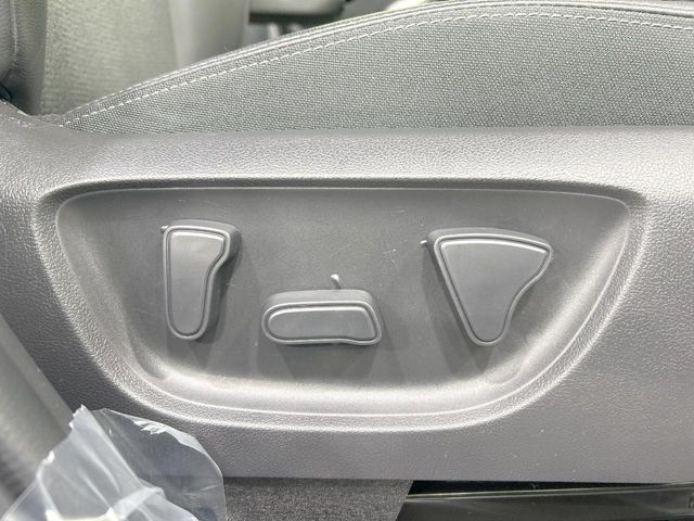 TOYOTA YARIS CROSS HYBRID 2025 Image 31