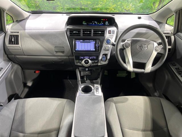 TOYOTA PRIUS ALPHA 2012 Image 31