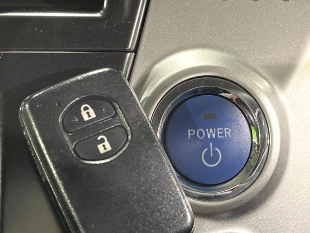 TOYOTA PRIUS ALPHA 2012 Image 31