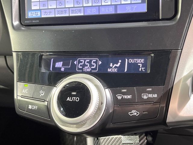 TOYOTA PRIUS ALPHA 2012 Image 31