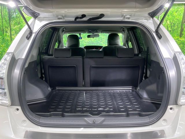 TOYOTA PRIUS ALPHA 2012 Image 31