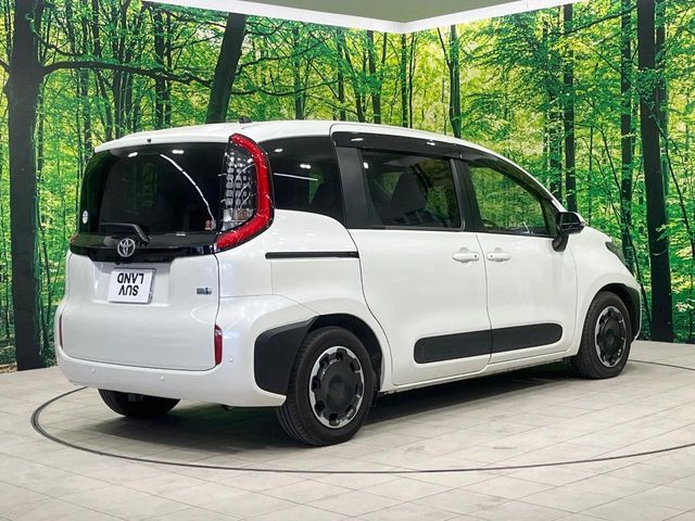 TOYOTA SIENTA HYBRID 2023 Image 31