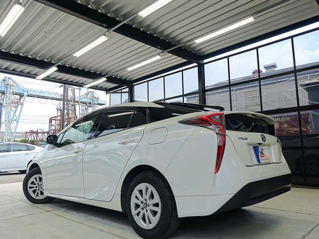 TOYOTA PRIUS 2017 Image 31