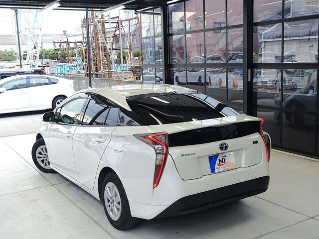 TOYOTA PRIUS 2017 Image 31