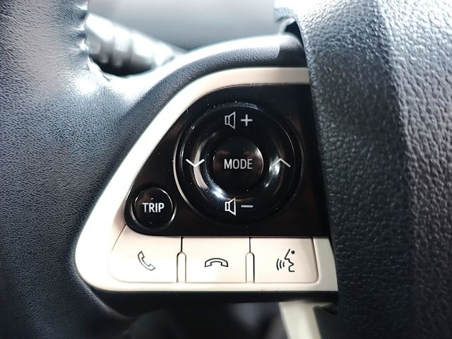 TOYOTA PRIUS 2017 Image 31