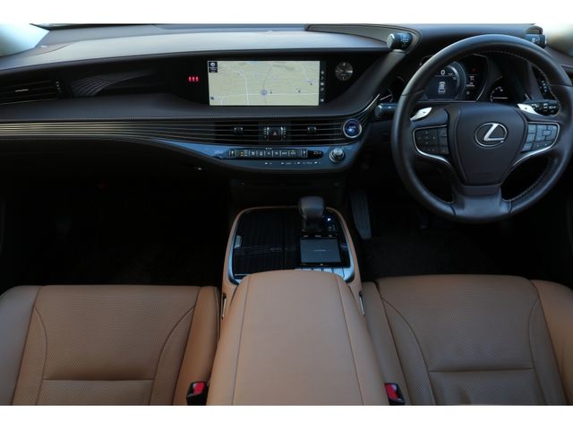 TOYOTA LEXUS LS500H 2017 Image 31