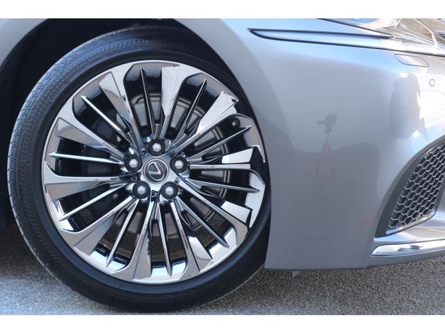 TOYOTA LEXUS LS500H 2017 Image 31