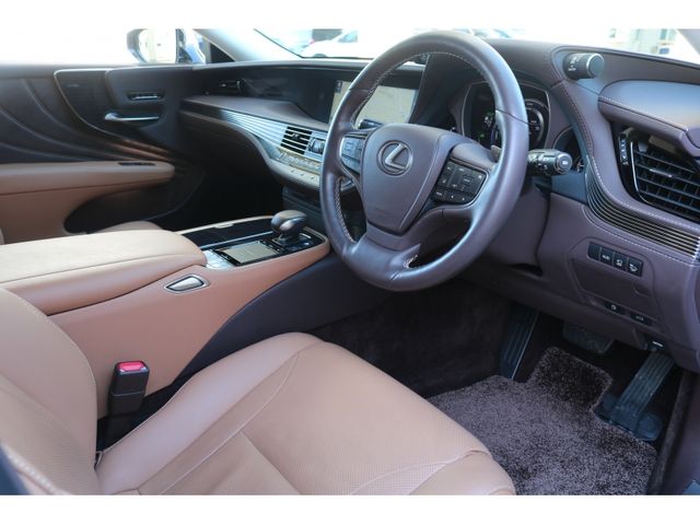 TOYOTA LEXUS LS500H 2017 Image 31