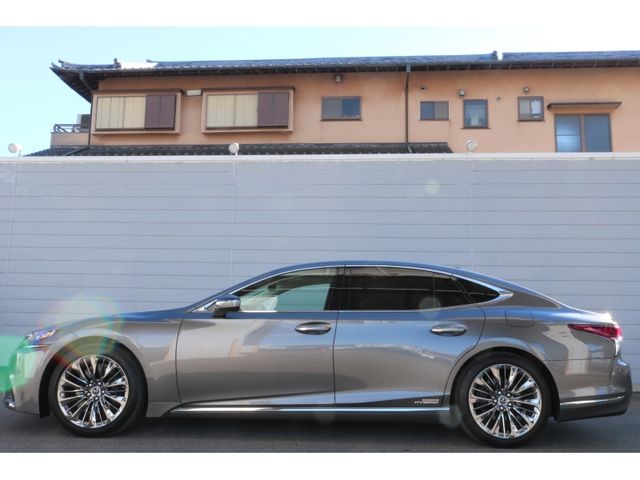 TOYOTA LEXUS LS500H 2017 Image 31