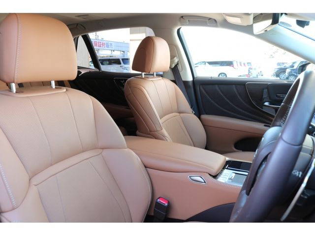 TOYOTA LEXUS LS500H 2017 Image 31