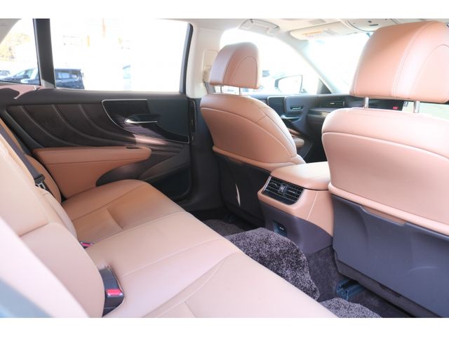 TOYOTA LEXUS LS500H 2017 Image 31