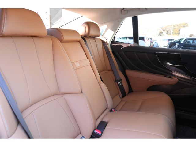 TOYOTA LEXUS LS500H 2017 Image 31