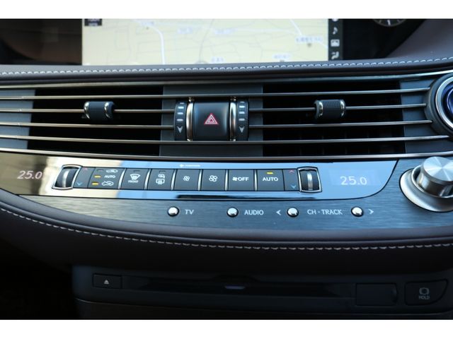 TOYOTA LEXUS LS500H 2017 Image 31