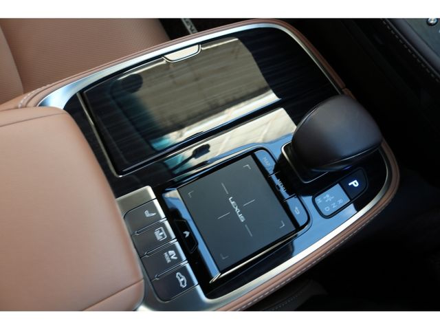 TOYOTA LEXUS LS500H 2017 Image 31