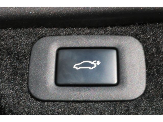 TOYOTA LEXUS LS500H 2017 Image 31