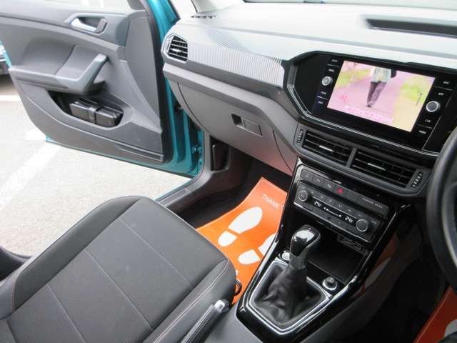 VOLKSWAGEN T-CROSS 2020 Image 31