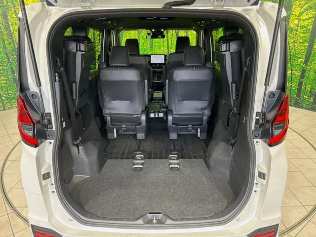 TOYOTA NOAH HYBRID 2023 Image 31