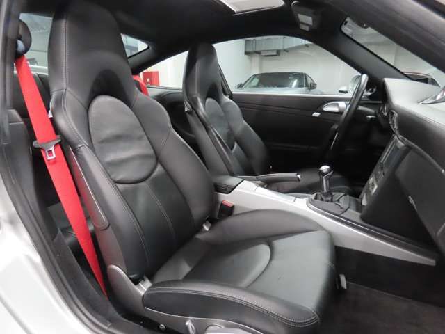 PORSCHE 911 2004 Image 31