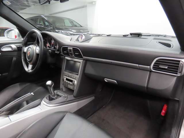 PORSCHE 911 2004 Image 31