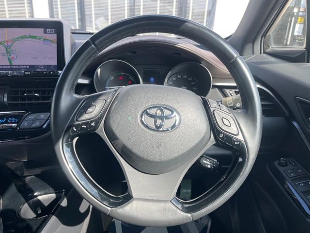 TOYOTA C-HR 2017 Image 31