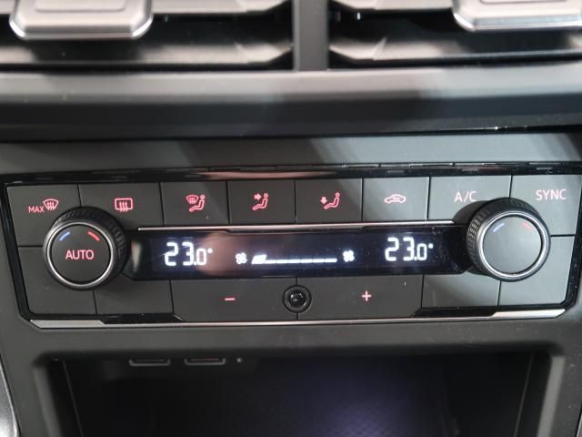 VOLKSWAGEN POLO 2018 Image 31