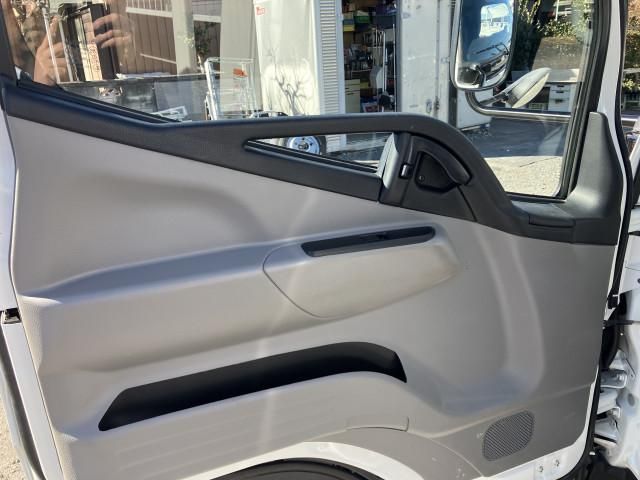 MITSUBISHI CANTER 2023 Image 31