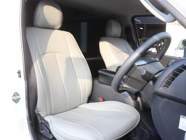 TOYOTA HIACE VAN 2WD 2024 Image 31