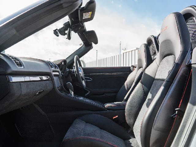 PORSCHE BOXSTER 2016 Image 31