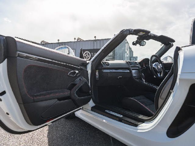 PORSCHE BOXSTER 2016 Image 31