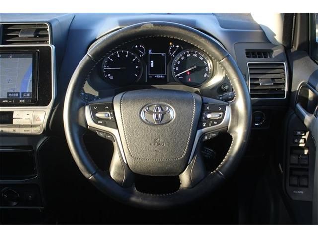 TOYOTA LANDCRUISER PRADO 2017 Image 31