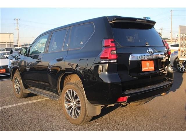 TOYOTA LANDCRUISER PRADO 2017 Image 31