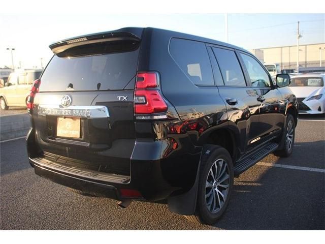 TOYOTA LANDCRUISER PRADO 2017 Image 31