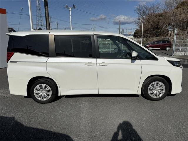 TOYOTA NOAH 2022 Image 31