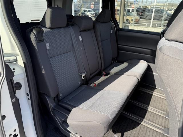 TOYOTA NOAH 2022 Image 31