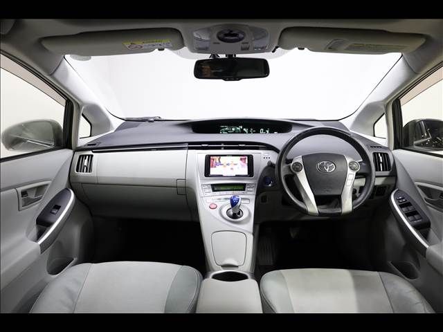 TOYOTA PRIUS 2013 Image 31