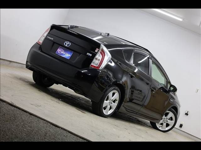 TOYOTA PRIUS 2013 Image 31